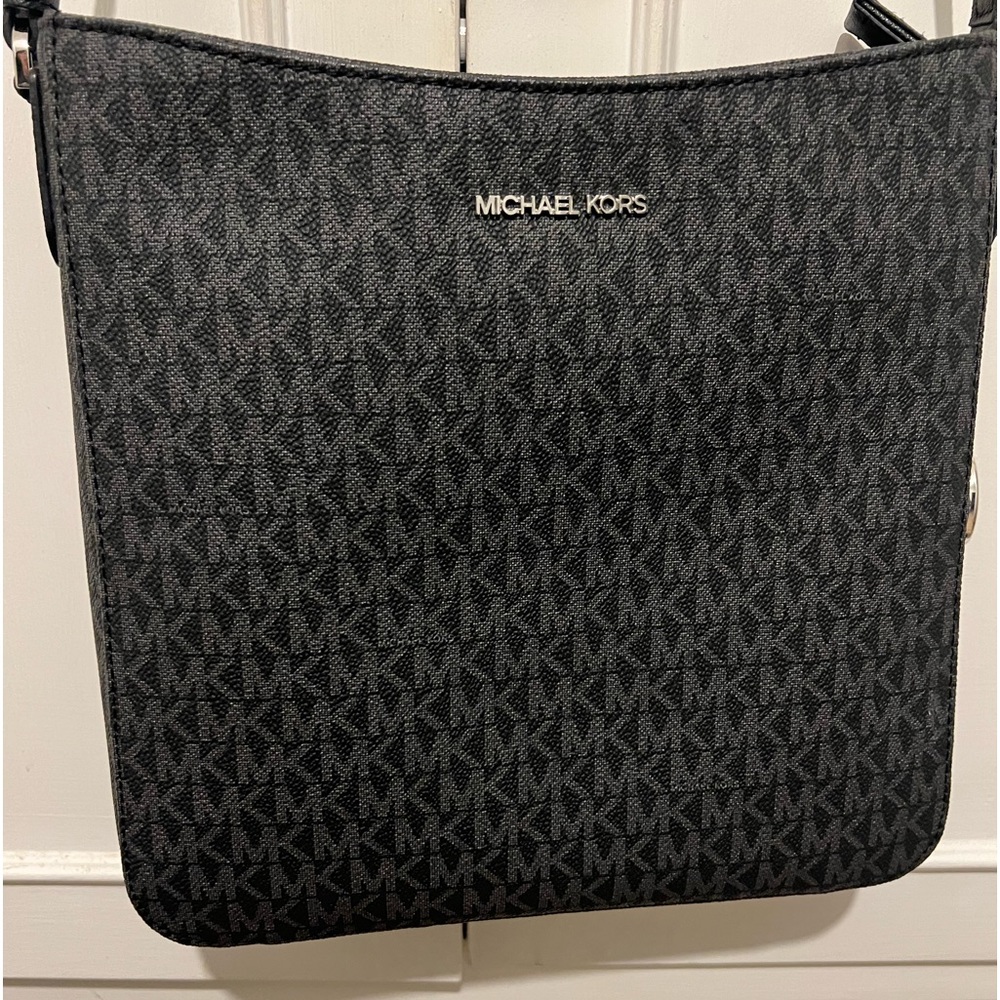 Micheal Kors Jet Set Crossbody
